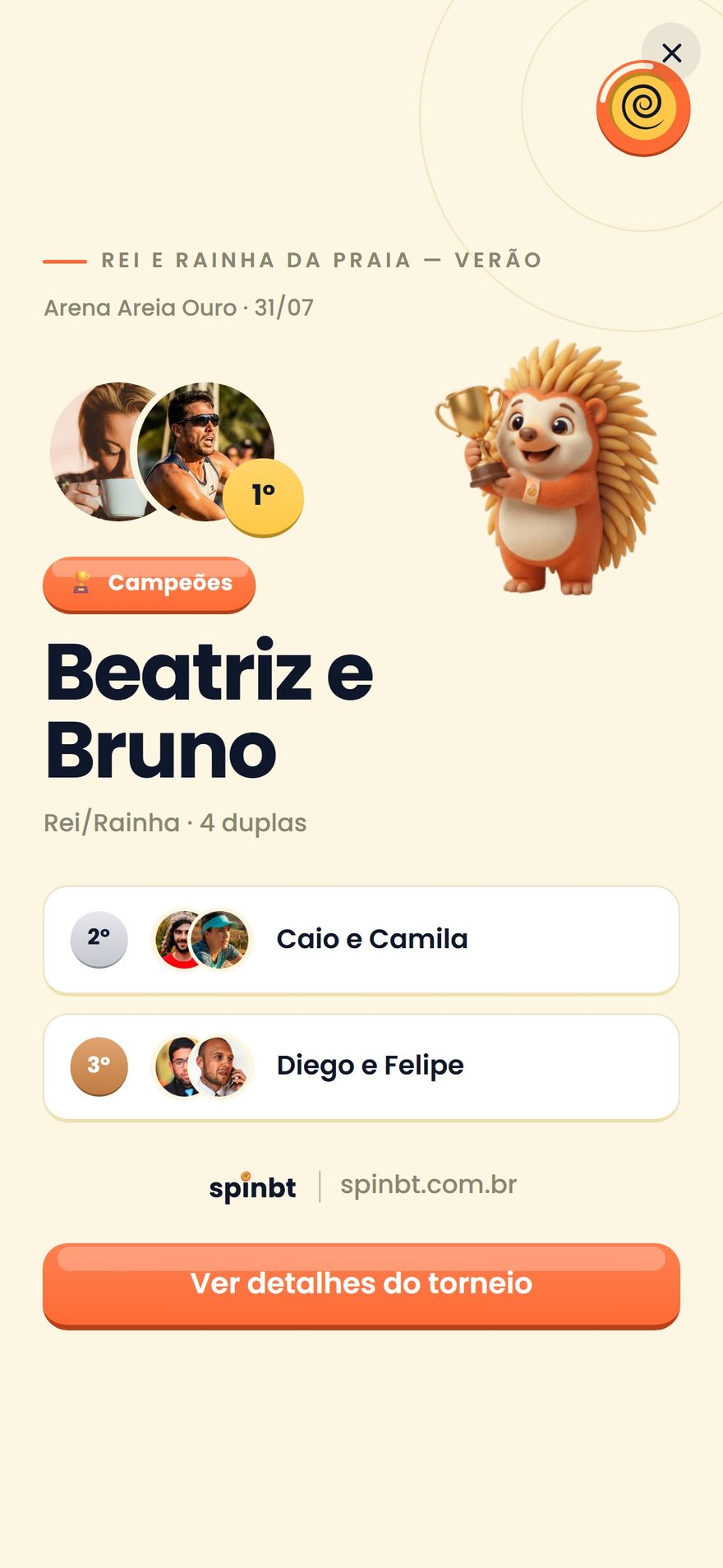Pódio de um Rei e Rainha da Praia com a dupla campeã